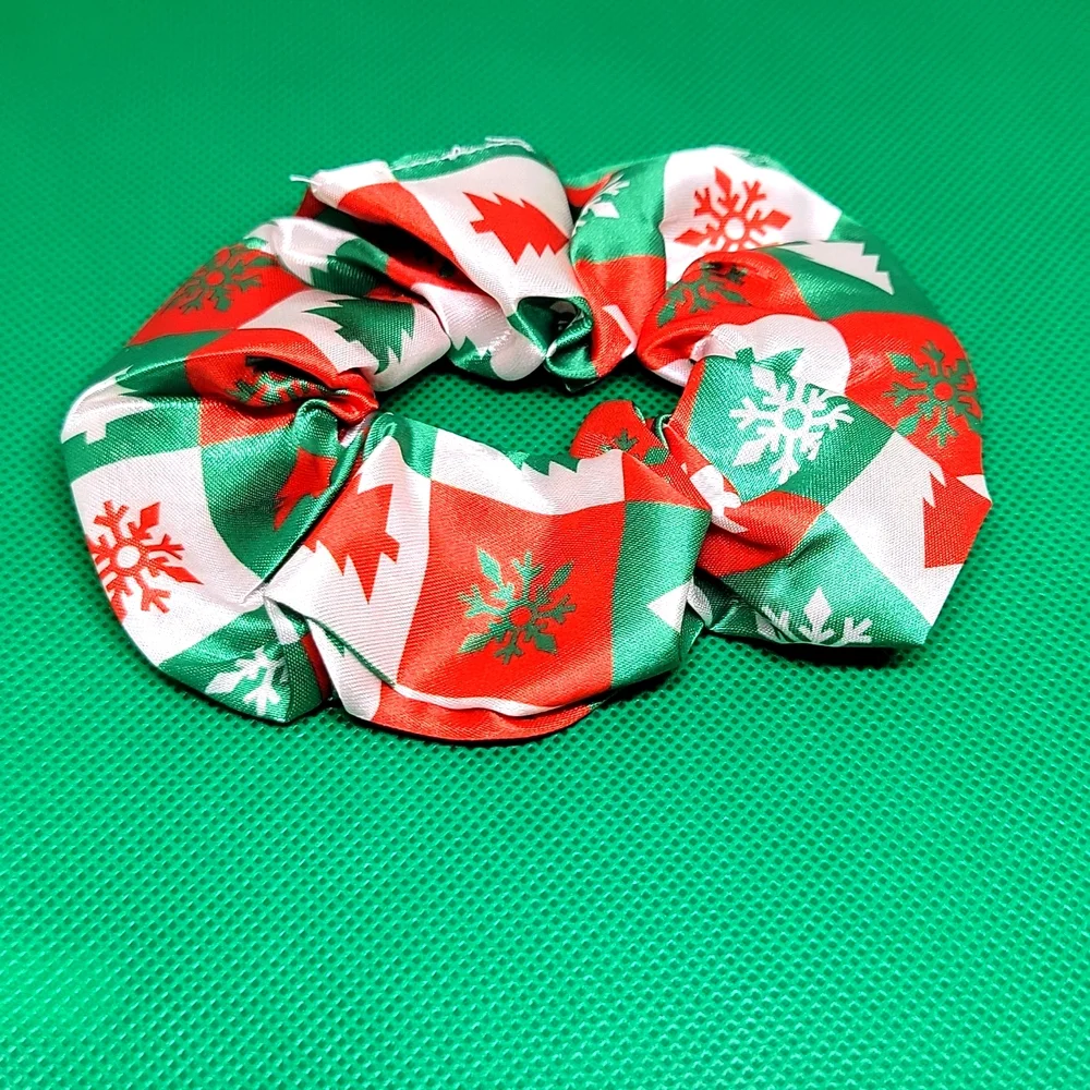 Christmas Hair Scrunchies Set of 3 Colorful Patterns Red Green White OneSize New